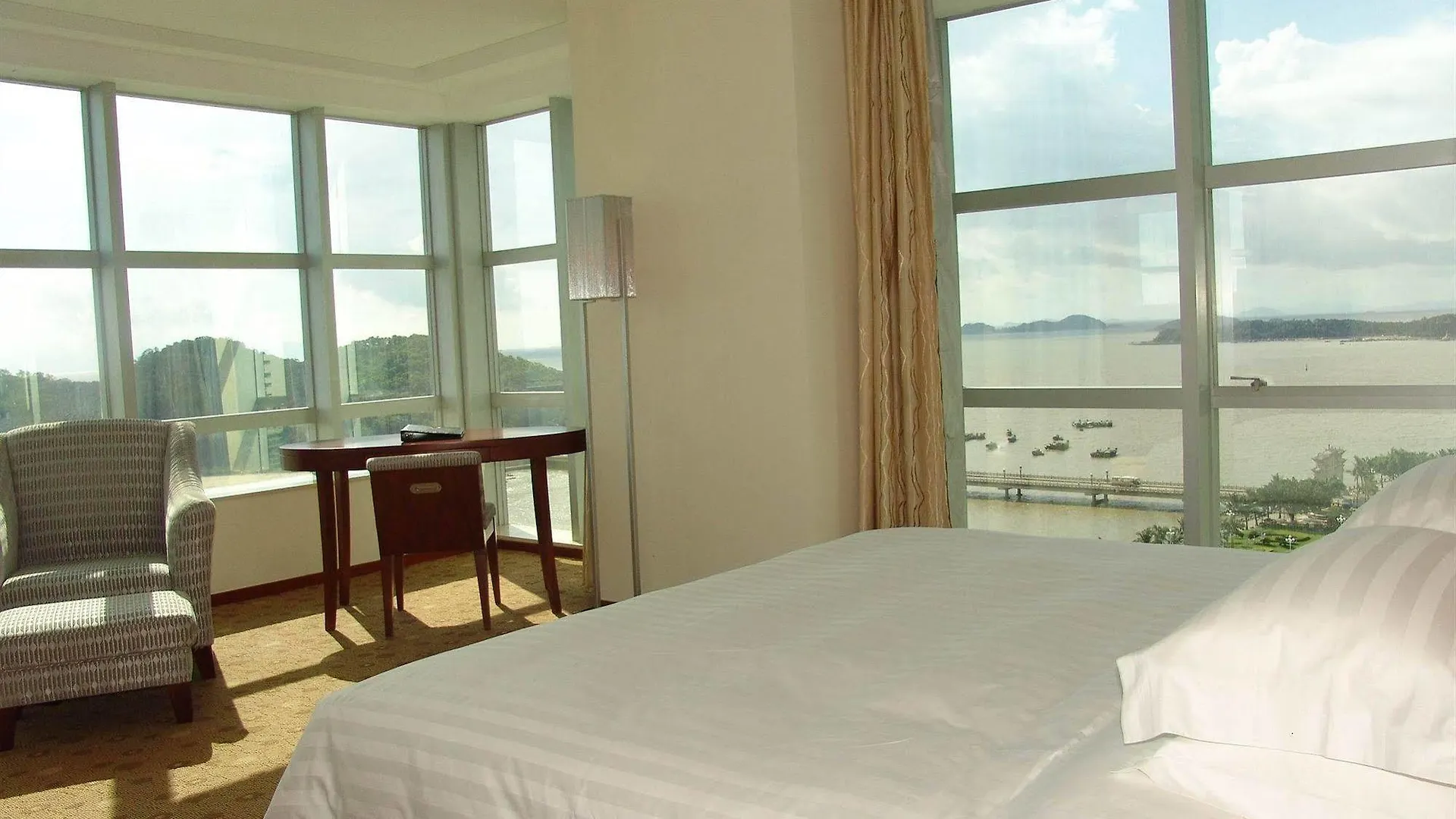 Maihao International Hotel Zhuhai 4*,